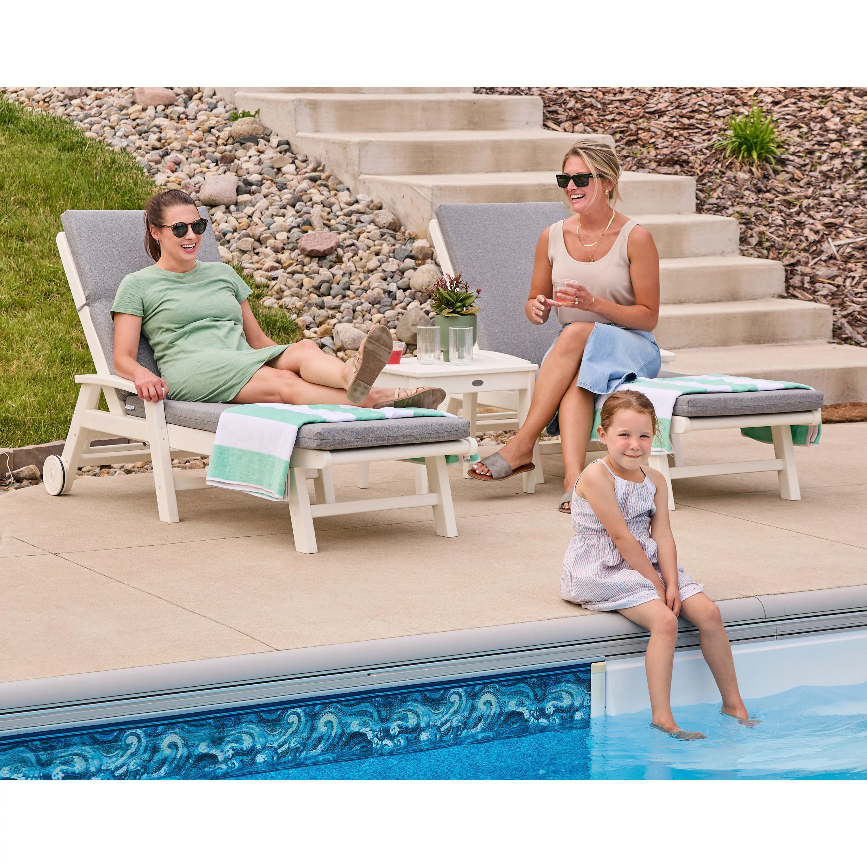 Signature Chaise with Wheels - Image 10