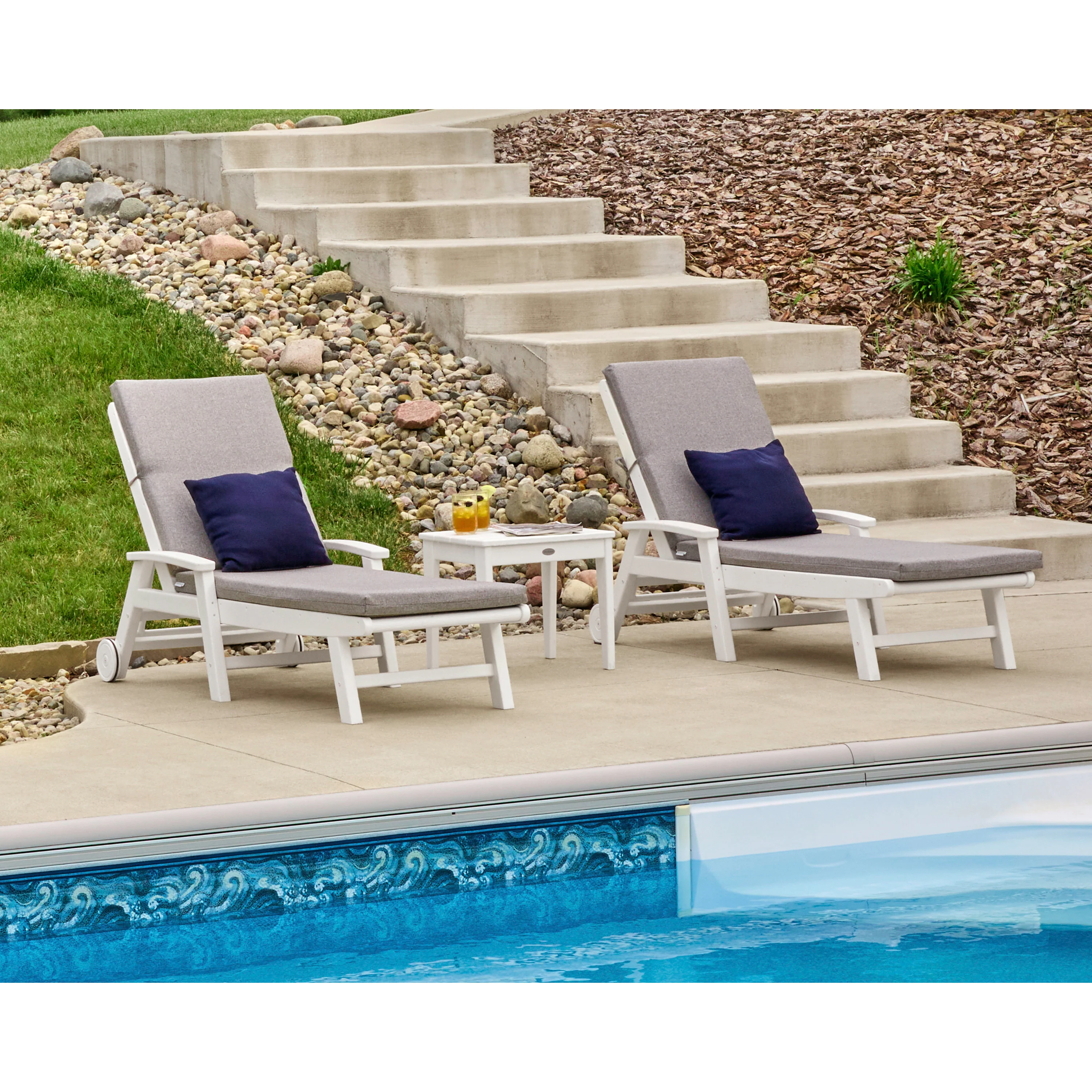 Signature Chaise with Wheels - Image 9