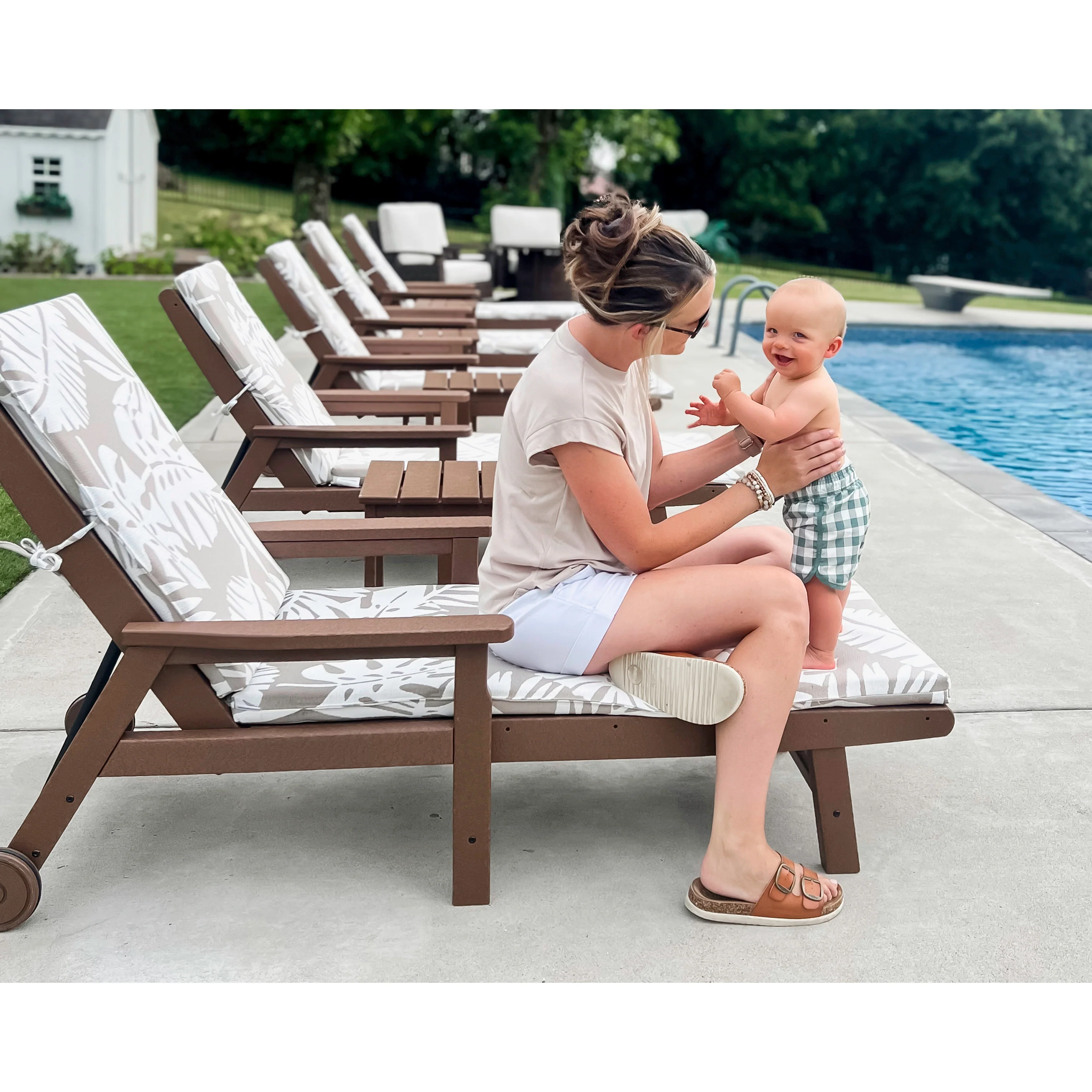 Vineyard Chaise with Arms and Wheels - Image 11