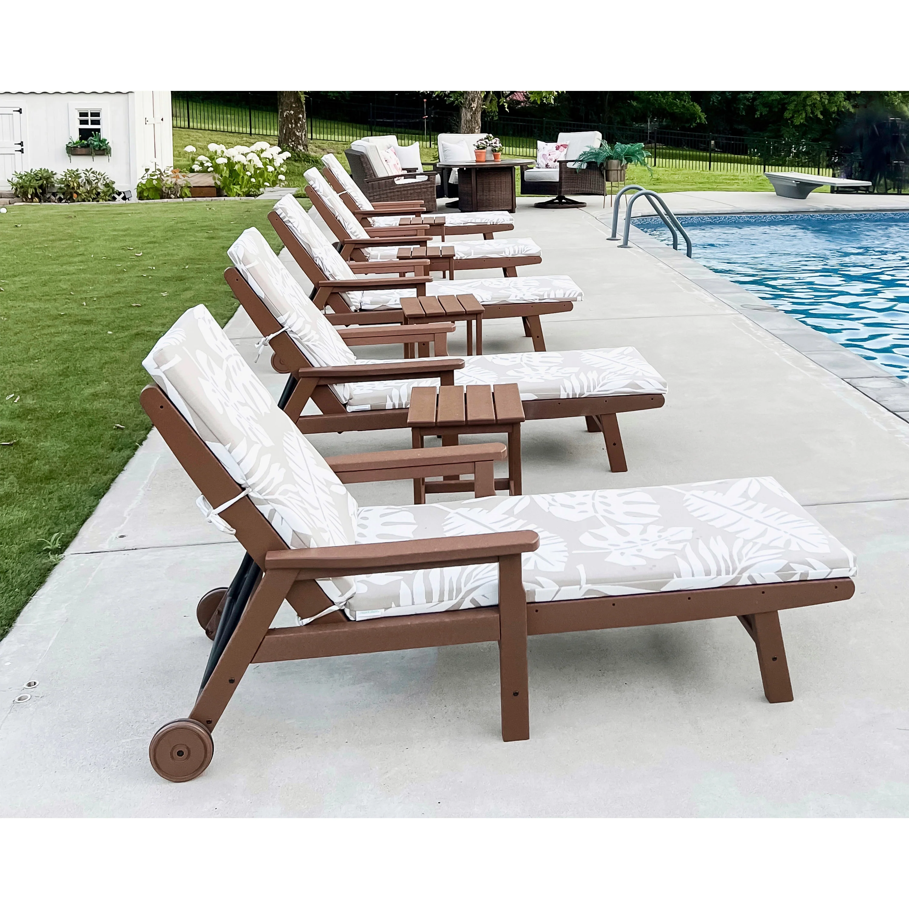 Vineyard Chaise with Arms and Wheels - Image 8