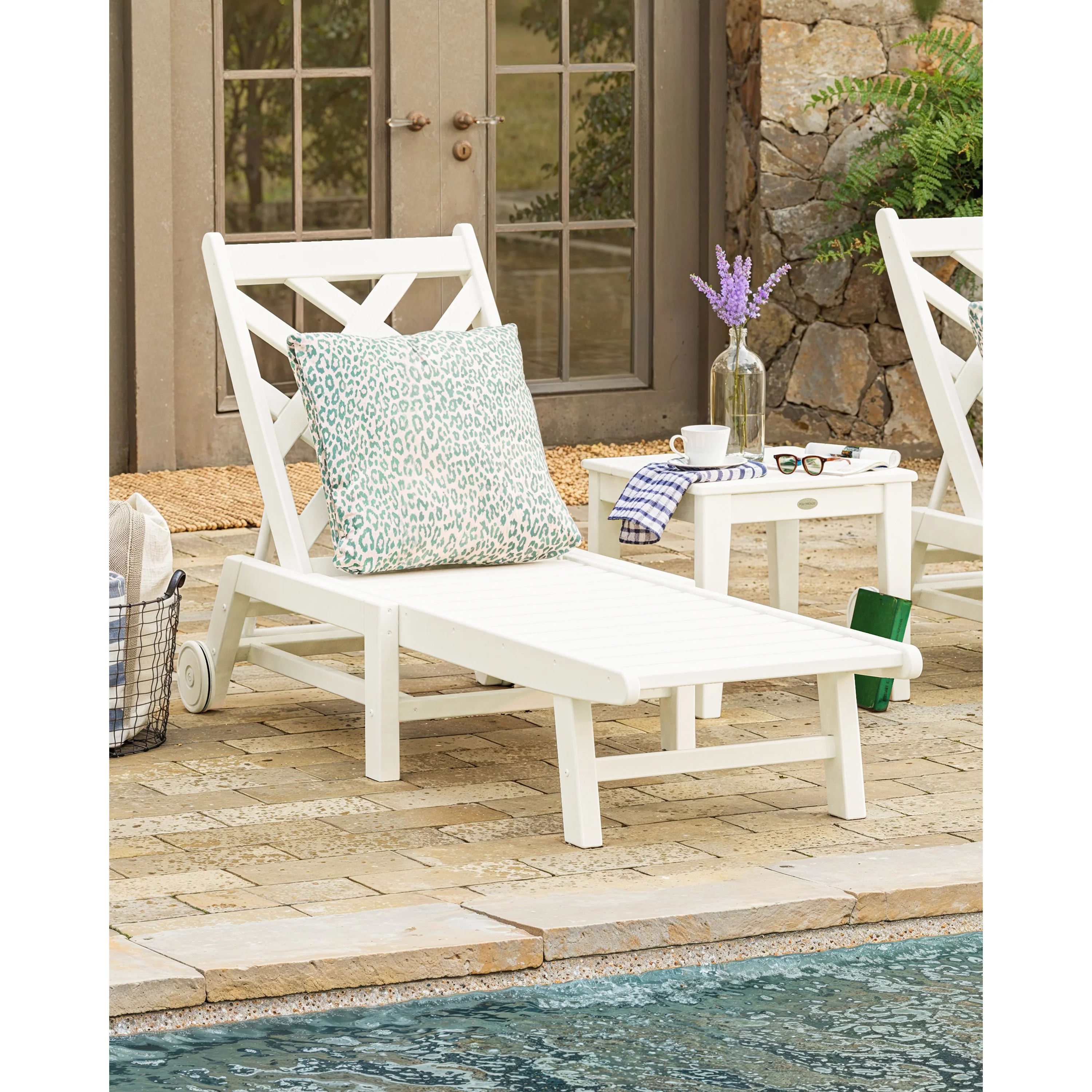 Wovendale Chaise with Wheels - Image 8